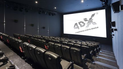 La salle 4DX du cinéma Pathé Gaumont La Villette compte 104 sièges. Il faut ajouter 6 euros par rapport au prix d'une place standard pour voir un film dans ce format. 
 (Cinéma Gaumont Pathé)