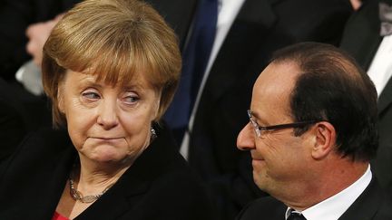 La chanceli&egrave;re allemande Angela Merkel et le pr&eacute;sident fran&ccedil;ais Fran&ccedil;ois Hollande, le 10 d&eacute;cembre 2012 &agrave; Oslo (Norv&egrave;ge). (SUZANNE PLUNKETT / REUTERS)