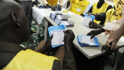 Dépouillement dans un bureau de vote au Sud-Soudan (16 janvier 2011) (AFP / Unmis (Mission de l'Onu au Soudan) / Paul Banks)