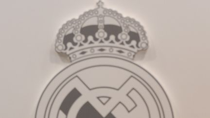 Le haut du logo du Real Madrid (PIERRE-PHILIPPE MARCOU / AFP)