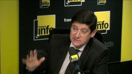 &nbsp; (Patrick Kanner dans le studio de France Info le 21 octobre ©Radio France)