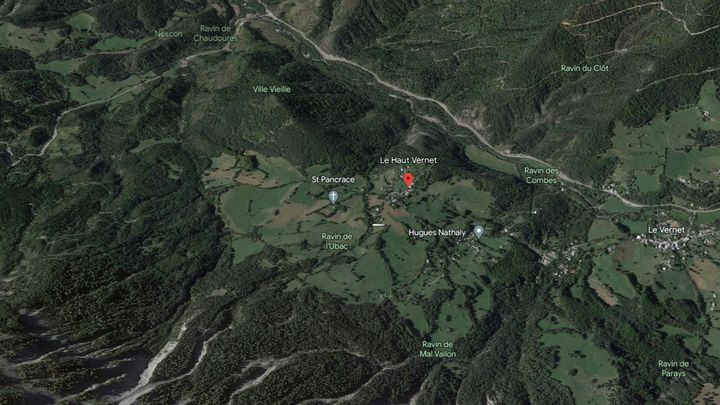 Les gendarmes des Alpes-de-Haute-Provence recherchent depuis samedi soir un enfant de deux ans, disparu du domicile de ses grands-parents situé dans la commune du Vernet ((Alpes-de-Haute-Provence). (Capture d'écran Google Earth)