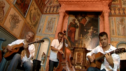 Le groupe de jazz manouche Café de l'Est en concert à la chapelle Saint-Barthélémy
 (France 3 Culturebox)