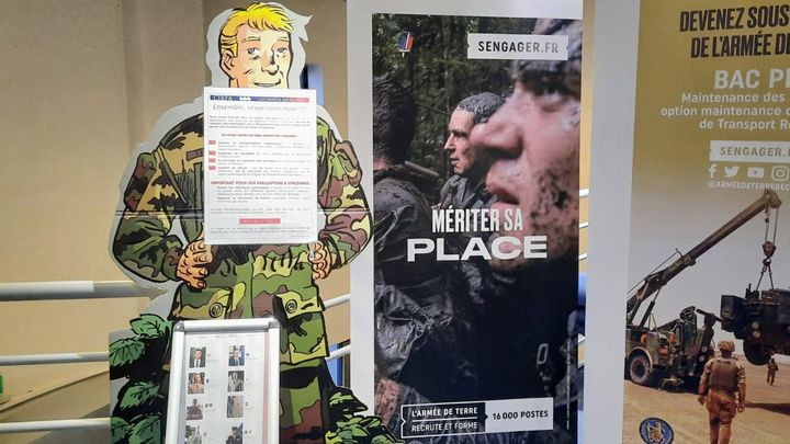 Dans les locaux du CIRFA (un centre de recrutement et de formation des armées) de Massy, en région parisienne. (SANDRINE ETOA-ANDEGUE / RADIOFRANCE)