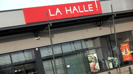 Un magasin de La Halle (groupe Vivarte) &agrave; Halluin (Nord), le 7 avril 2015. (THIERRY THOREL / CITIZENSIDE / AFP)