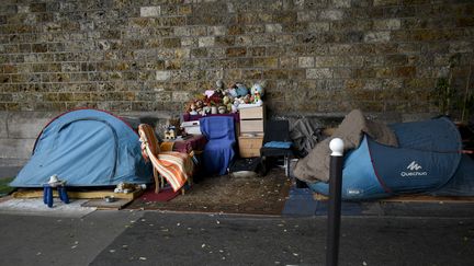 Des sans-abris ont installé leurs tentes à Paris le 14 novembre 2023. (MAGALI COHEN / HANS LUCAS)