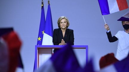 Valérie Pécresse a tenu son premier grand meeting présidentiel dimanche&nbsp;13 février, à Paris, devant quelque 7.500 militants. (ALAIN JOCARD / AFP)