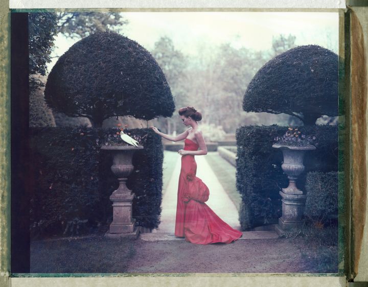 "La donna rossa", Valentino, haute couture 2002 au château de Wideville 
 (Cathleen Naundorf)