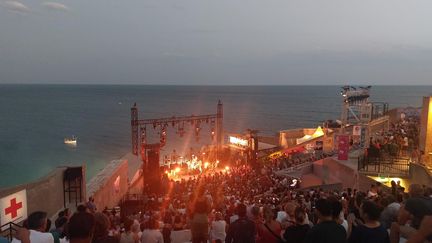 Le théâtre de la mer à Sète où se déroule le festival Fiest'A Sète, le 1er août 2024. (DELPHINE GOTCHAUX / RADIO FRANCE)