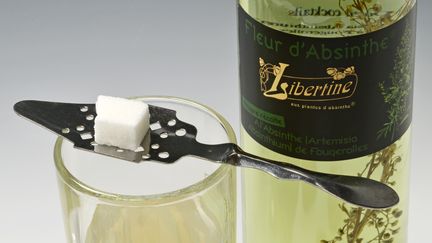 Les fabricants fran&ccedil;ais d'absinthe, comme celle-ci fabriqu&eacute;e en Haute-Sa&ocirc;ne,&nbsp;devront trouver un nouveau nom &agrave; leur produit si&nbsp;l'appellation IGP d&eacute;pos&eacute;e par la Suisse est confirm&eacute;e. (BRINGARD DENIS / HEMIS.FR / AFP)