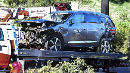 La voiture de Tiger Woods après son accident, le 23 février 2021 (FREDERIC J. BROWN / AFP)