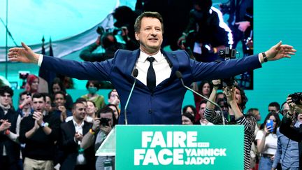 Yannick Jadot, candidat écologiste à la présidentielle en meeting au Zénith à Paris, le 27 mars 2022. (STEPHANE DE SAKUTIN / AFP)