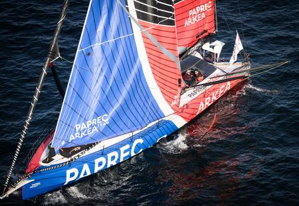 Le Paprec Arkea de Yoann Richommeau départ de la 10e édition du Vendée Globe aux Sables-d'Olonne, le 10 novembre 2024. (LOIC VENANCE / AFP)