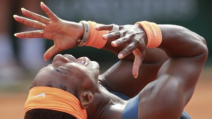 L'Am&eacute;ricaine Serena Williams explose de joie apr&egrave;s avoir remport&eacute; Roland-Garros, le 8 juin 2013. (VINCENT KESSLER / REUTERS)