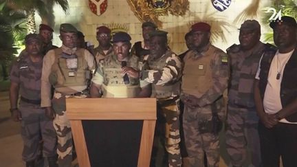 Les putschistes militaires qui ont renversé le président gabonais prononcent un discours à Libreville, le 30 août 2023. (AP / SIPA)