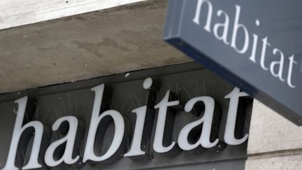 La devanture d'un magasin Habitat à Paris, le 2 juillet 2013. (KENZO TRIBOUILLARD / AFP)