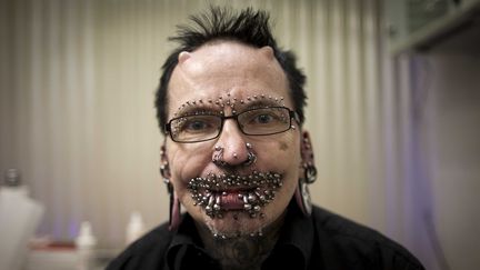 L'Allemand Rolf Buchholz, l'homme le plus perc&eacute; du monde, le 15 novembre 2011 &agrave; Dortmund (Allemagne). (EMEK / DDP IMAGES EDITORIAL / SIPA)