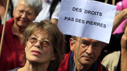 Jane Birkin, à Paris, lors d'une manifestation de soutien à une femme iranienne condamnée à la peine de mort par lapidation, le 12 septembre 2010. (F DUGIT / MAXPPP)