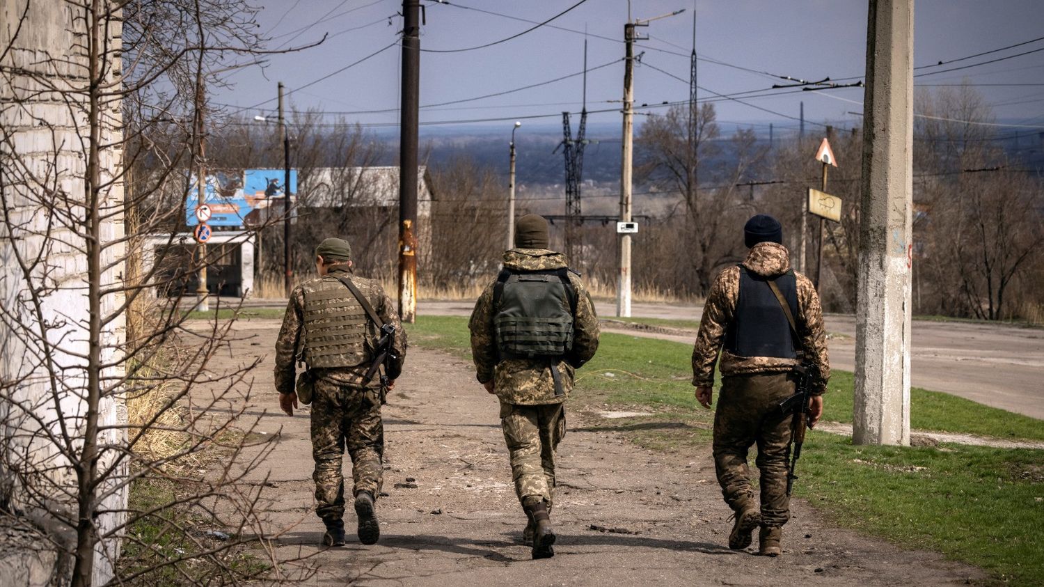 Ukrainian soldiers suspected of shooting a Russian military prisoner