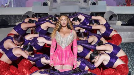 Beyoncé sur scène pour l'inauguration du nouvel hôtel de luxe Atlantis The Royal, le 21 janvier 2023 à Dubaï, aux Emirats arabes unis. (MASON POOLE/PARKWOOD MEDIA / GETTY IMAGES EUROPE)