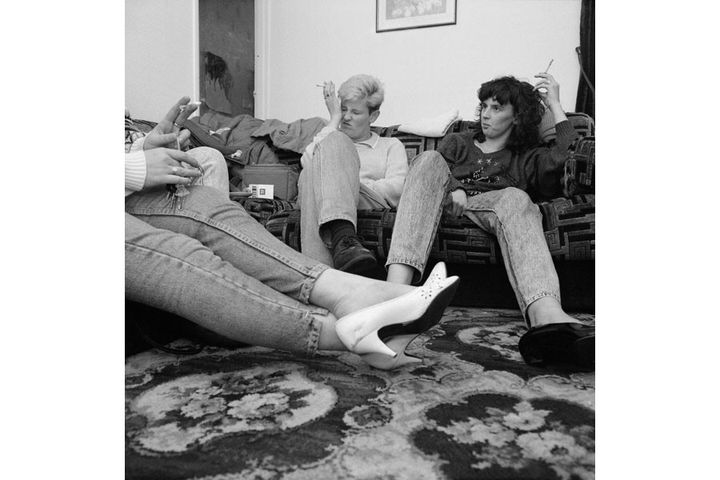 Ken Grant, "Lisa and Tracy's sister", Birkenhead, 1990 (exposition "Home Sweet Home")
 (Rencontres d&#039;Arles)