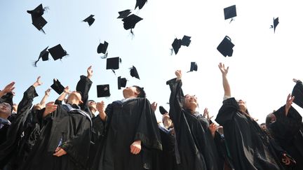 L'OCDE a pass&eacute; au crible une trentaine d'indicateurs (salaires des profs, taille des classes, taux de dipl&ocirc;m&eacute;s...) dans les pays membres de son organisation et dans 8 autres pays, dont la Chine. (HU JIANHUANG NJ / IMAGINECHINA / AFP)