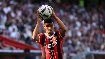 Le joueur Youcef Atal, lors d'un match OGC Nice - Stade Brestois, à Nice le 1er octobre 2023. (JEAN-FRANÇOIS OTTONELLO / MAXPPP)