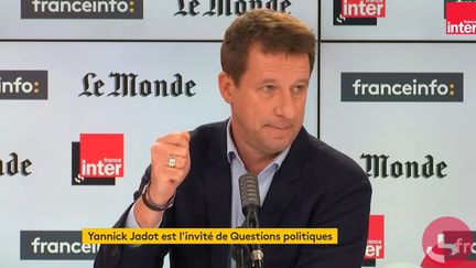 Yannick Jadot, député européen EELV, est l’invité de "Questions Politiques" dimanche 25 octobre. (FRANCEINFO / RADIOFRANCE)