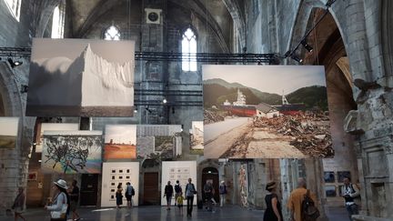 Exposition Datazone de&nbsp;Philippe Chancel, aux Rencontres d'Arles (ANNE CHEPEAU / RADIO FRANCE)