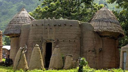 En wolof, le mot «tata» signifie «mur d'enceinte, fortin». Les hautes maçonneries servent à se protéger contre les bêtes féroces ou contre l'ennemi en temps de guerre. Les Somba sont divisés en sous-groupes dont les Tamberma, «ceux qui bâtissent avec de la terre humide», établis dans une vallée au Togo. (Philippe ROY / AURIMAGES / AFP)