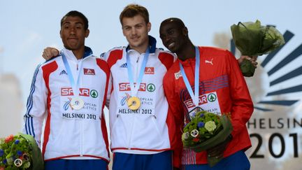 Jimmy Vicaut et Christophe Lemaître en compagnie du Britannique Harry Aikines-Aryeeteysur le podium du 100 m aux Championnats d'Europe d'Helsinki