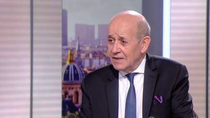 Crise en Ukraine : "le monde s'inquiète", prévient Jean-Yves Le Drian (France 2)