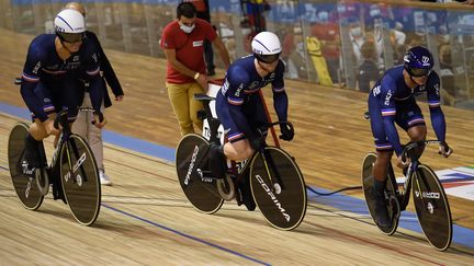 La première médaille française des Mondiaux de cyclisme sur piste est en argent. En finale de la vitesse par équipes, le trio Vigier-Helal-Grengbo s'incline face aux Néerlandais qui conservent ainsi leur titre.