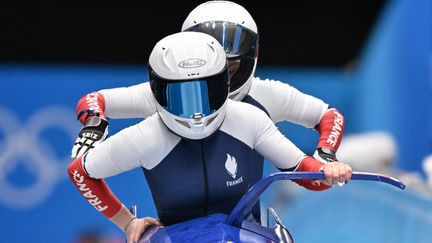 Sur ces Jeux olympiques de Pékin 2022, Margot Boch et Carla Sénéchal forment le tout premier équipage français engagé en bob à deux. Les deux tricolores ont effectué leur première descente en 1'01"90, avec 0"86 de retard sur l'équipage allemand Nolte-Levi.