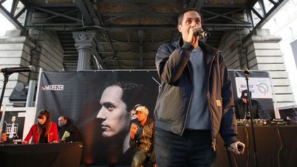 Grand Corps Malade en concert dans le métro, station Jaurès (21 octobre 2015)
 (Matthieu Alexandre / AFP)