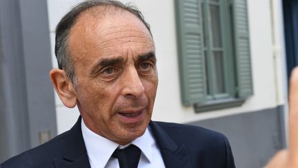 Eric Zemmour, lors d'une visite de la maison natale de Charles de Gaulle, à Lille (Nord), le 18 juin 2021. (MAXPPP)