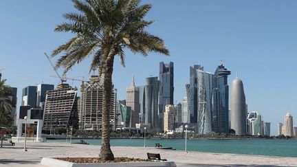 Vue générale de la corniche de Doha, la capitale du Qatar, le 5 juin 2017. (STRINGER / AFP)