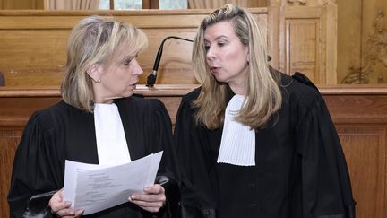 &nbsp; (Janine Bonaggiunta et Nathalie Tomasini, les avocates de Jacqueline Sauvage  © JEAN-CHRISTOPHE VERHAEGEN / AFP)