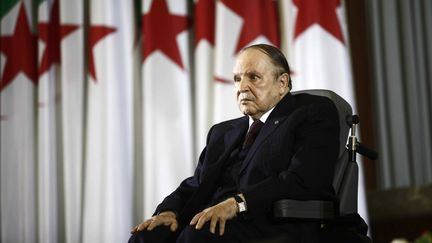 Le président algérien, Abdelaziz Bouteflika, lors de&nbsp;la cérémonie d'investiture de son dernier mandat, le 28 avril 2014, à Alger. (RAMZI BOUDINA / REUTERS)