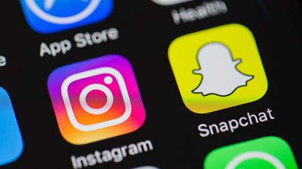 Comme Snapchat, l'application Instagram va elle aussi proposer à ses utilisateur de conter des "histoires" à la durée de vie limitée. (ROLF VENNENBERND / DPA / AFP)