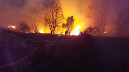 Les pompiers du Sdis Haute-Corse dans le village de Sampolo le 24 février 2019. (JEAN FERRARI / SDIS HAUTE CORSE)