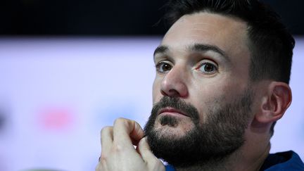 Hugo Lloris, le gardien de but et capitaine de l'équipe de France de football, avant l'annonce de sa retraite internationale, le 17 décembre 2022, à Doha (Qatar). (FRANCK FIFE / AFP)