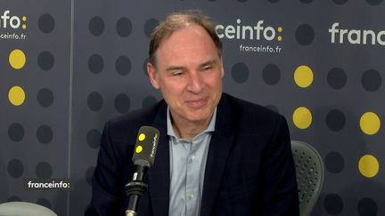 Arnaud Shneiweiss, délégué général de la Fédération Française de l'assurance, était l'invité de franceinfo vendredi 25 octobre.&nbsp; (FRANCEINFO / RADIOFRANCE)