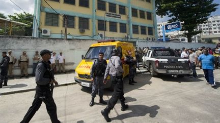 Des policiers sont intervenus dans un école primaire à Rio où un homme a ouvert le feu, tuant plusieurs personnes (AFP - ANTONIO SCORZA)