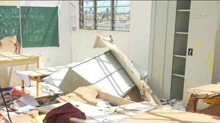 Une école vandalisée de ses chaises et ses tables