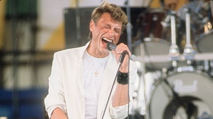 Johnny Hallyday à la&nbsp;Fête de l'Humanité, le 15 septembre 1985. (MICHEL GANGNE / AFP)