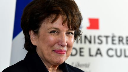 Roselyne Bachelot, ministre de la Culture dans le gouvernement de Jean Castex, lors de la passation de pouvoir de son successeur, Franck Riester, lundi 6 juillet 2020.&nbsp; (ALAIN JOCARD / AFP)