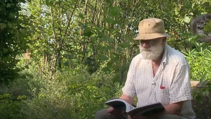 Dans le jardin du pépiniériste Maurice Laurent, dans le Rhône.&nbsp; (ISABELLE MORAND / RADIO FRANCE / FRANCE INFO)