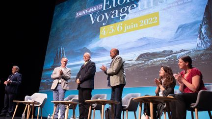 L'écrivain ukrainien Andreï Kourkov était l'invité d'honneur de la "ée édition du Festival Etonnants Voyageurs. Cet "optimiste pathologique", comme il aime à se définir, a partagé avec le public à Saint-Malo son expérience de la tragédie qui se déroule dans son pays, et dédicacé son dernier roman, "Les abeilles grises" (Liana Levi), qui fait le récit de la guerre dans le Donbass.&nbsp; (PHOTO : DAVID ADEMAS / OUEST-FRANCE / MAXPPP)