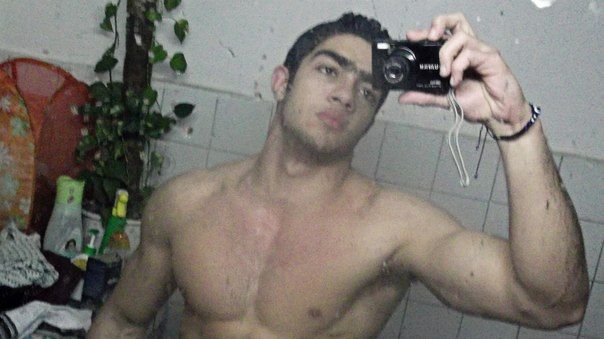 Un selfie d'Islam Yaken&nbsp;post&eacute; sur le r&eacute;seau social VK en 2012,&nbsp;quand il n'&eacute;tait encore qu'un amateur de musculation. (VKONTAKTE / ISLAM YAKEN YAKEN)